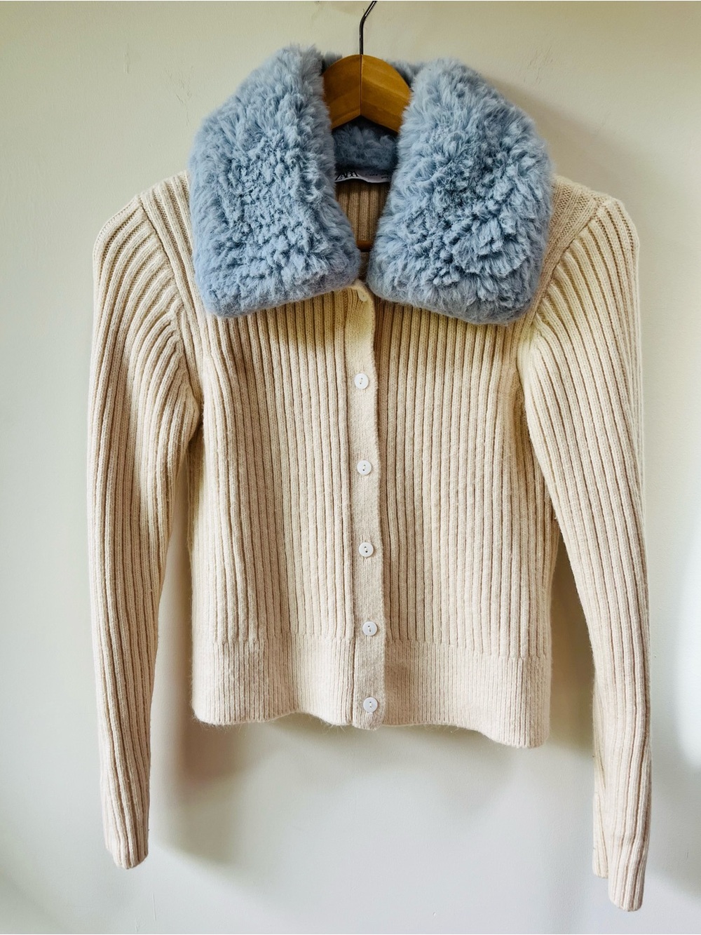 Zara Ivory Cream Cardigan Sweater With Light Blue Faux Fur Collar - M